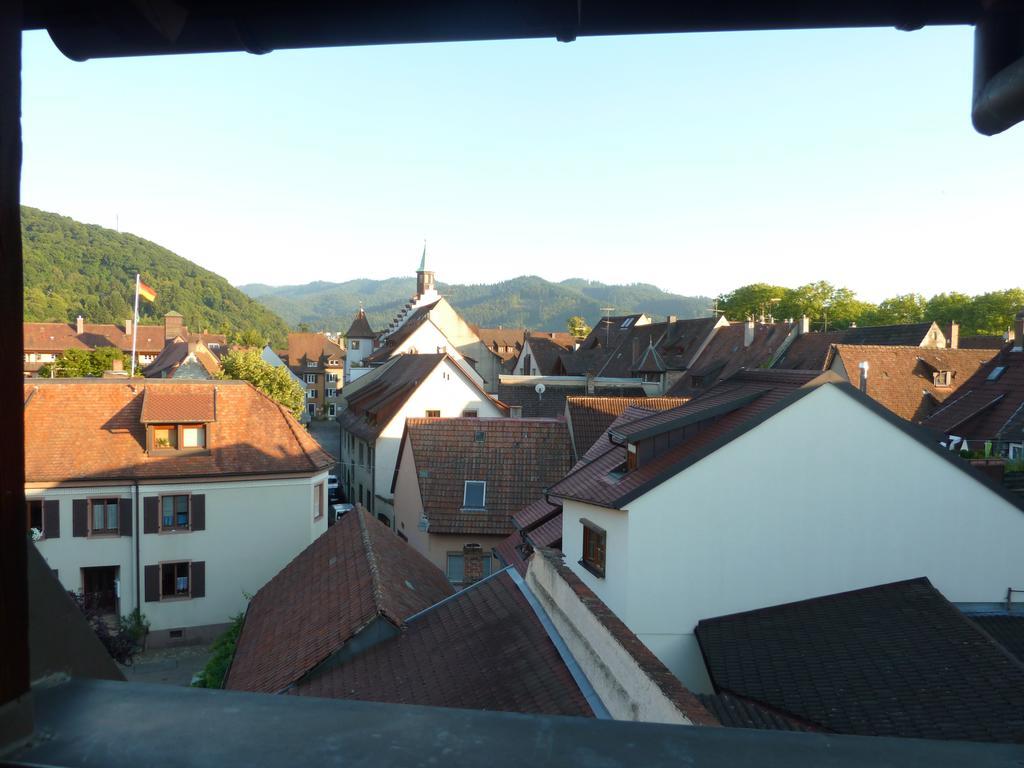 Gasthaus Zum Hirschen Staufen Exterior foto