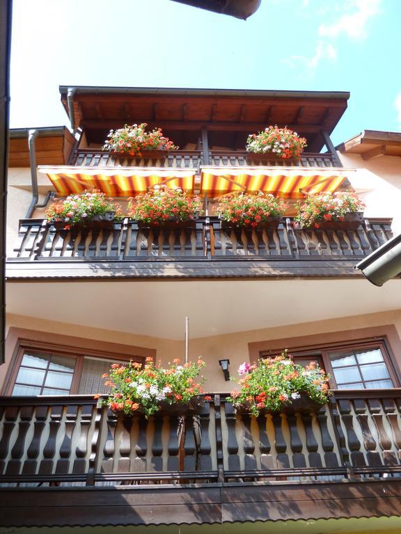Gasthaus Zum Hirschen Staufen Exterior foto
