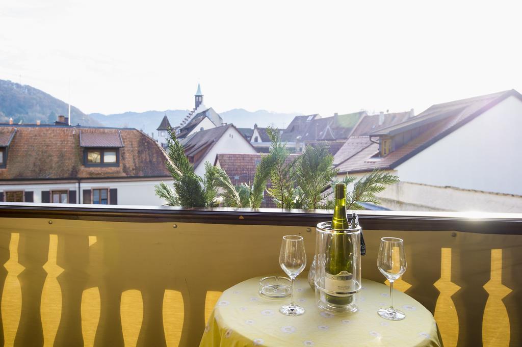 Gasthaus Zum Hirschen Staufen Exterior foto