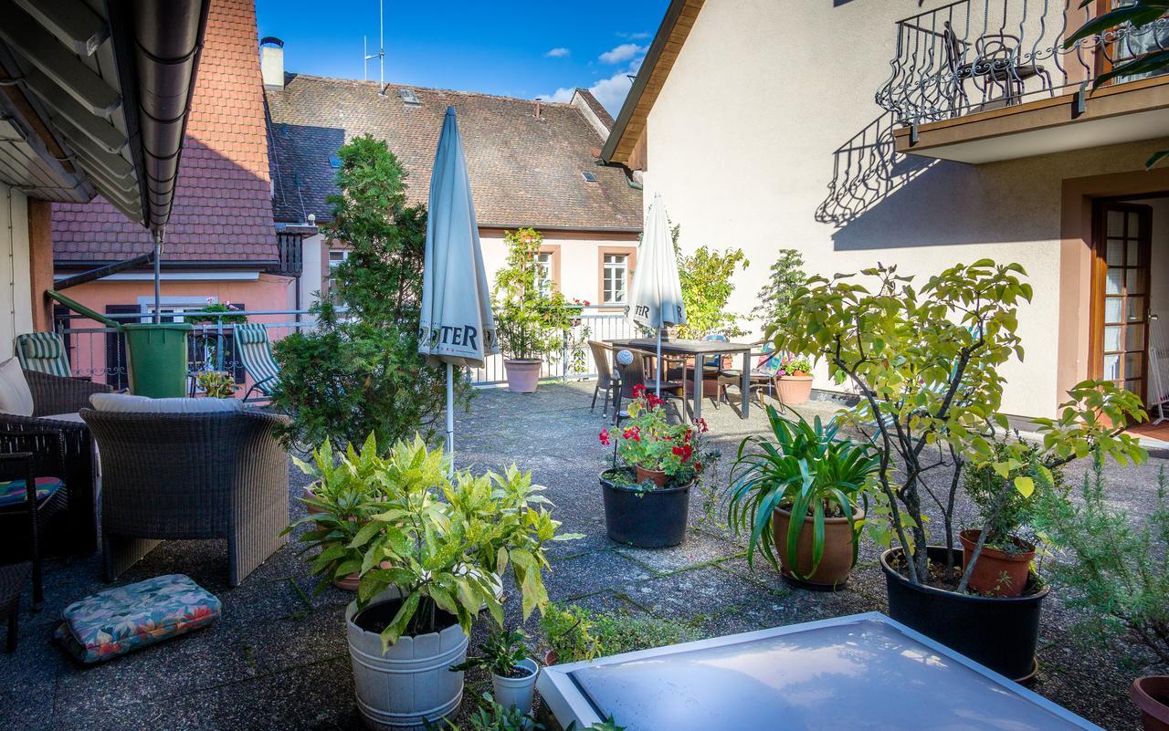 Gasthaus Zum Hirschen Staufen Exterior foto